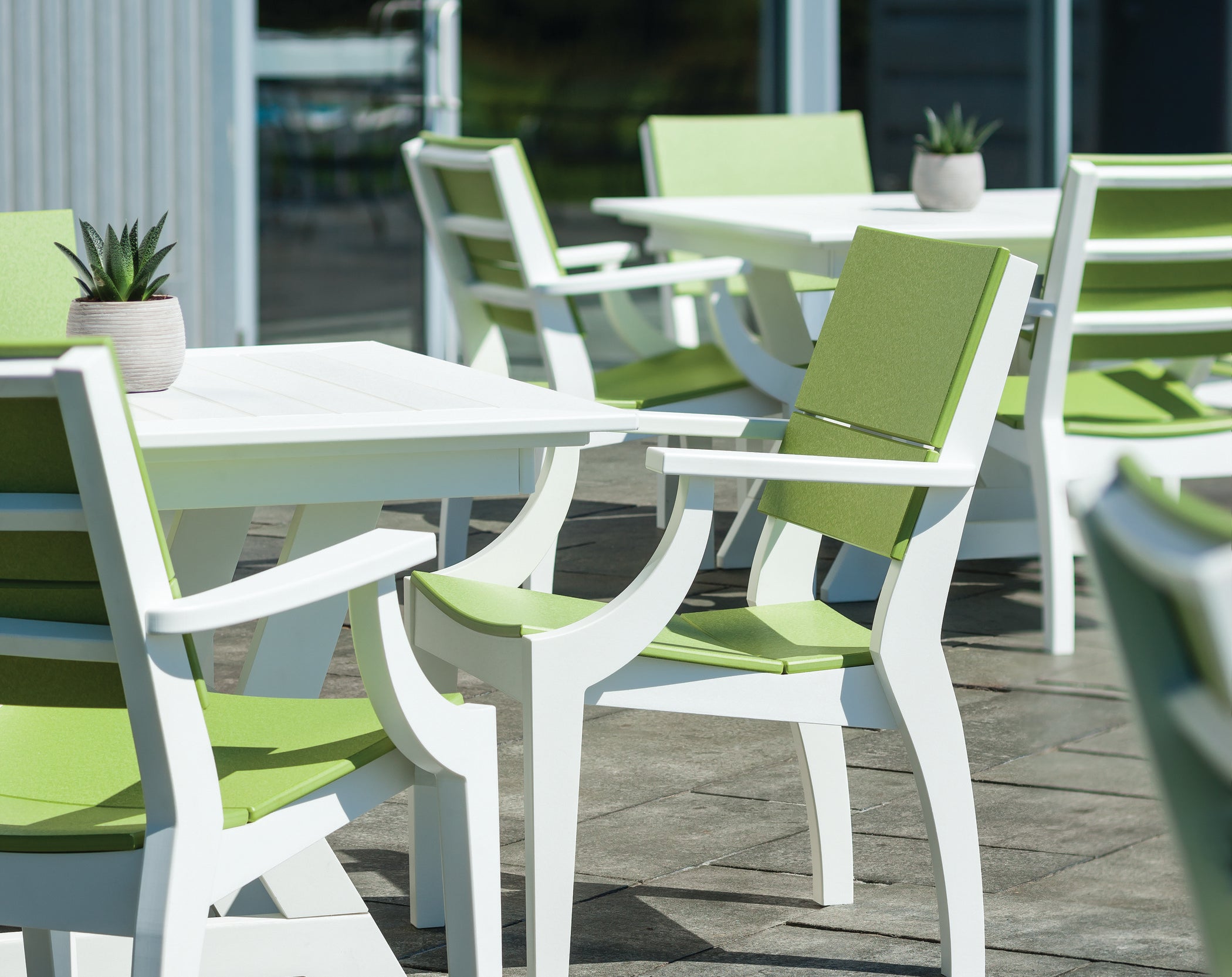 Seaside Casual SYM 44" Dining Table – Modern Outdoor Dining