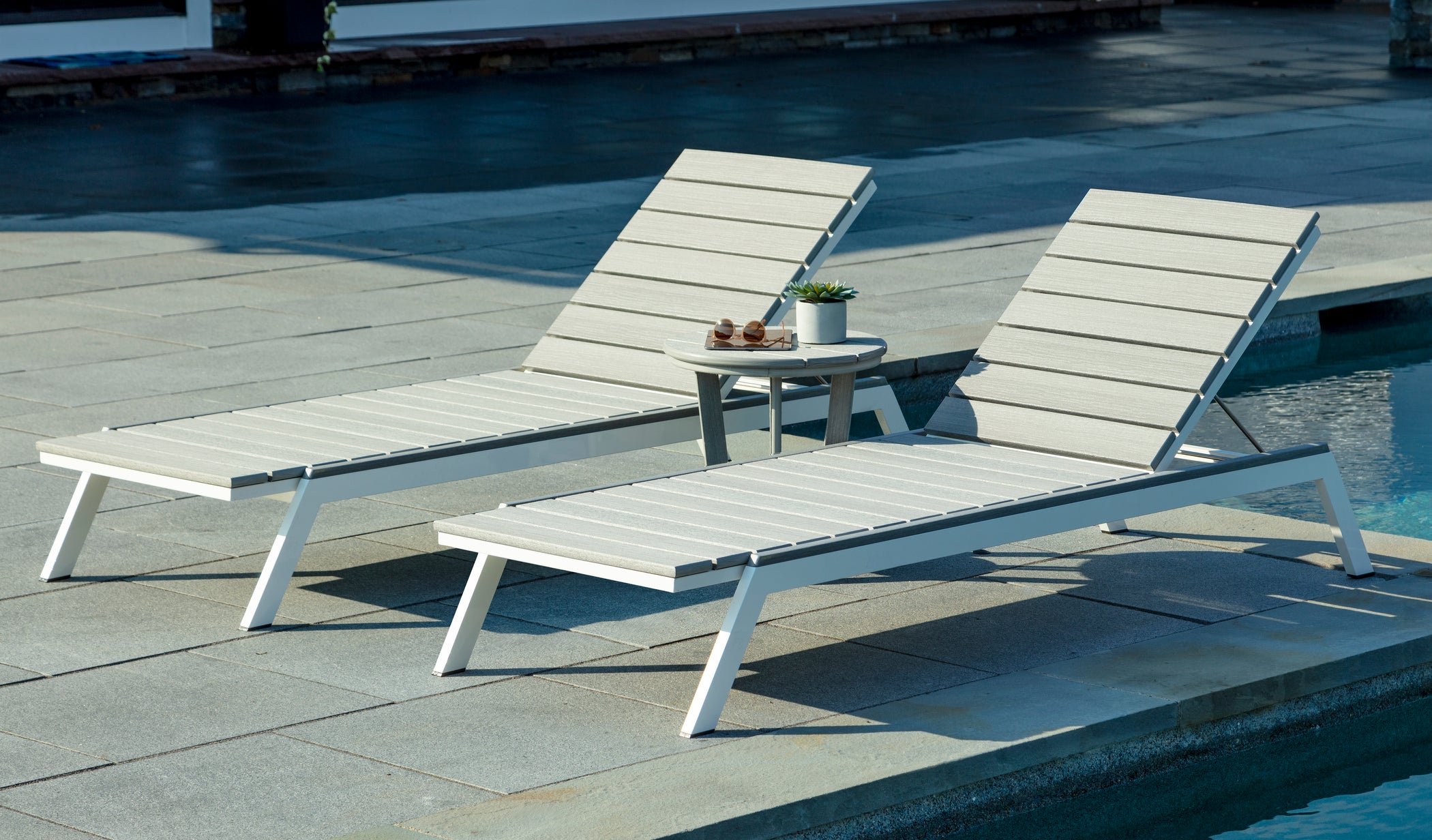 MAD Chaise