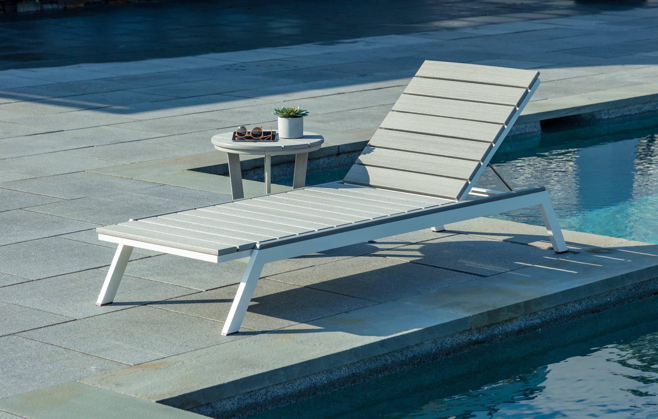 MAD Chaise