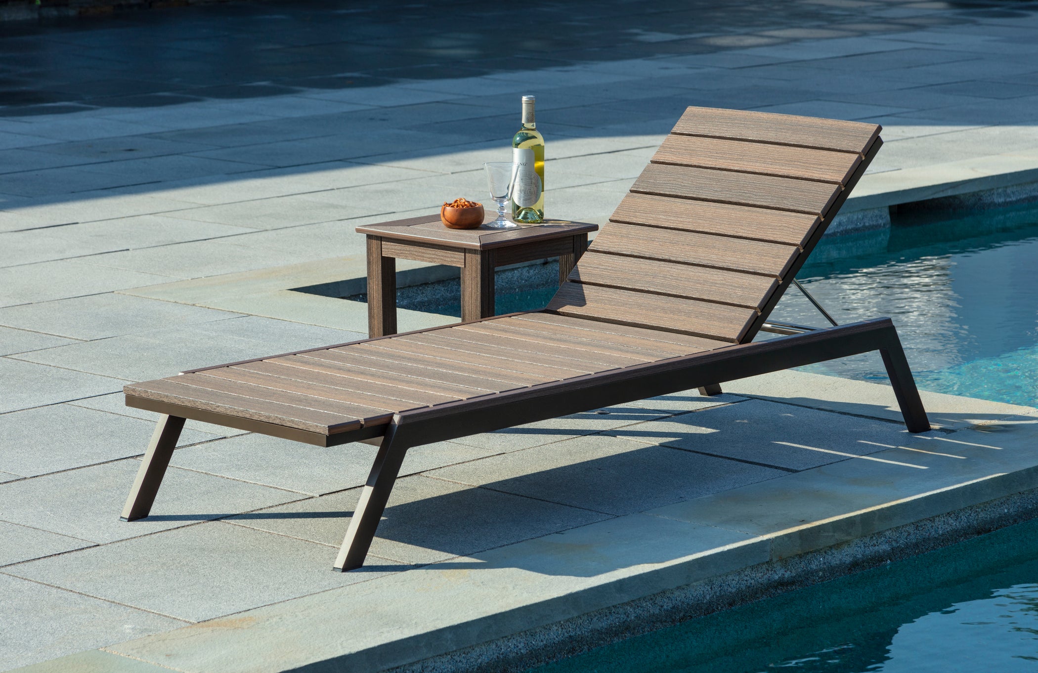 MAD Chaise