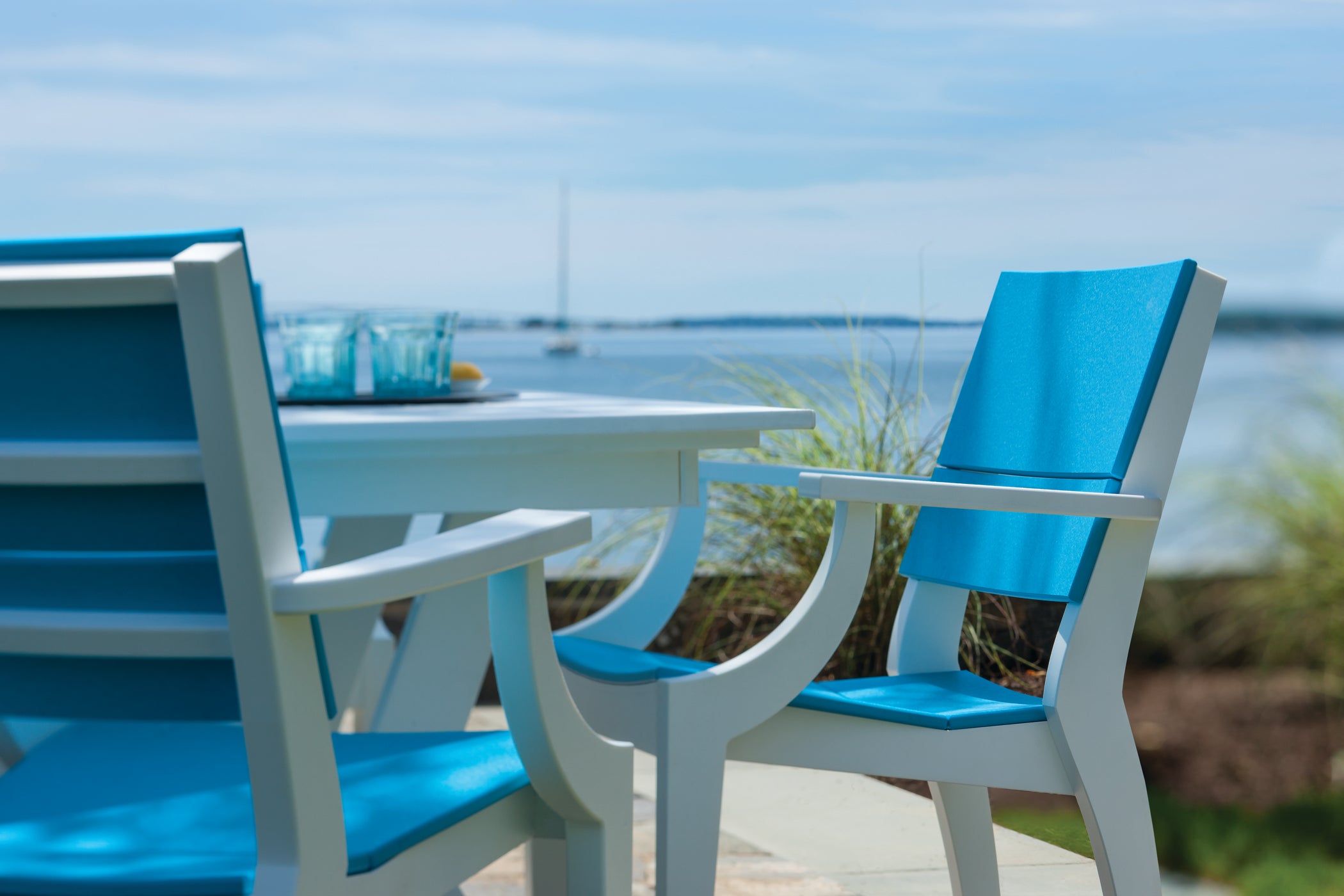 Seaside Casual SYM 44" Dining Table – Modern Outdoor Dining