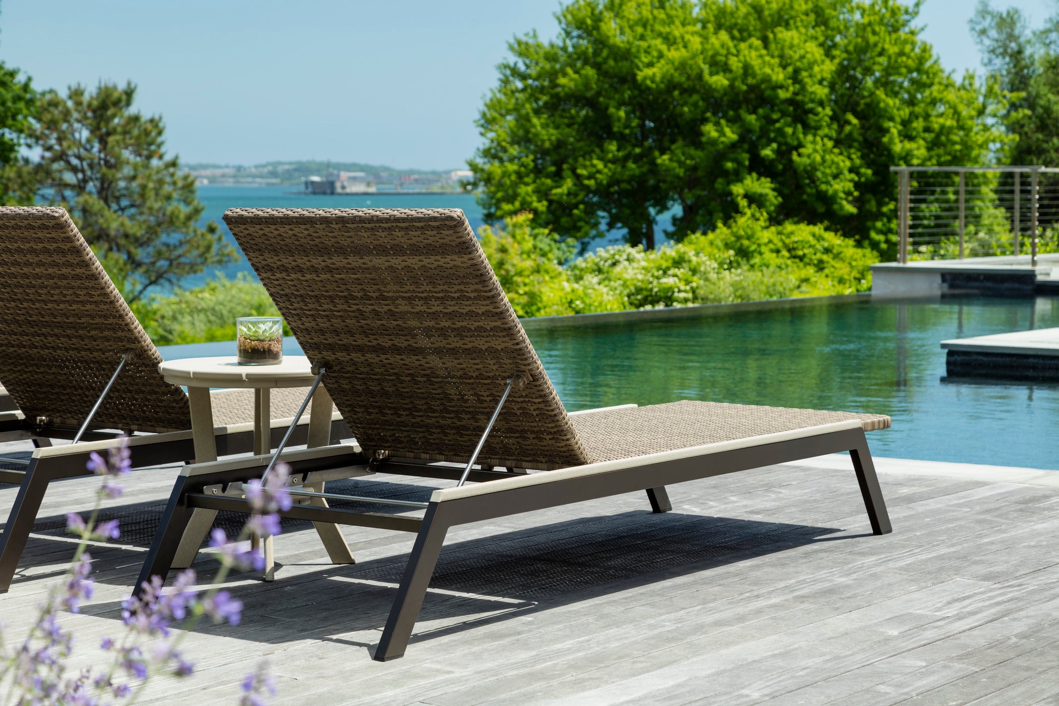 MAD Chaise