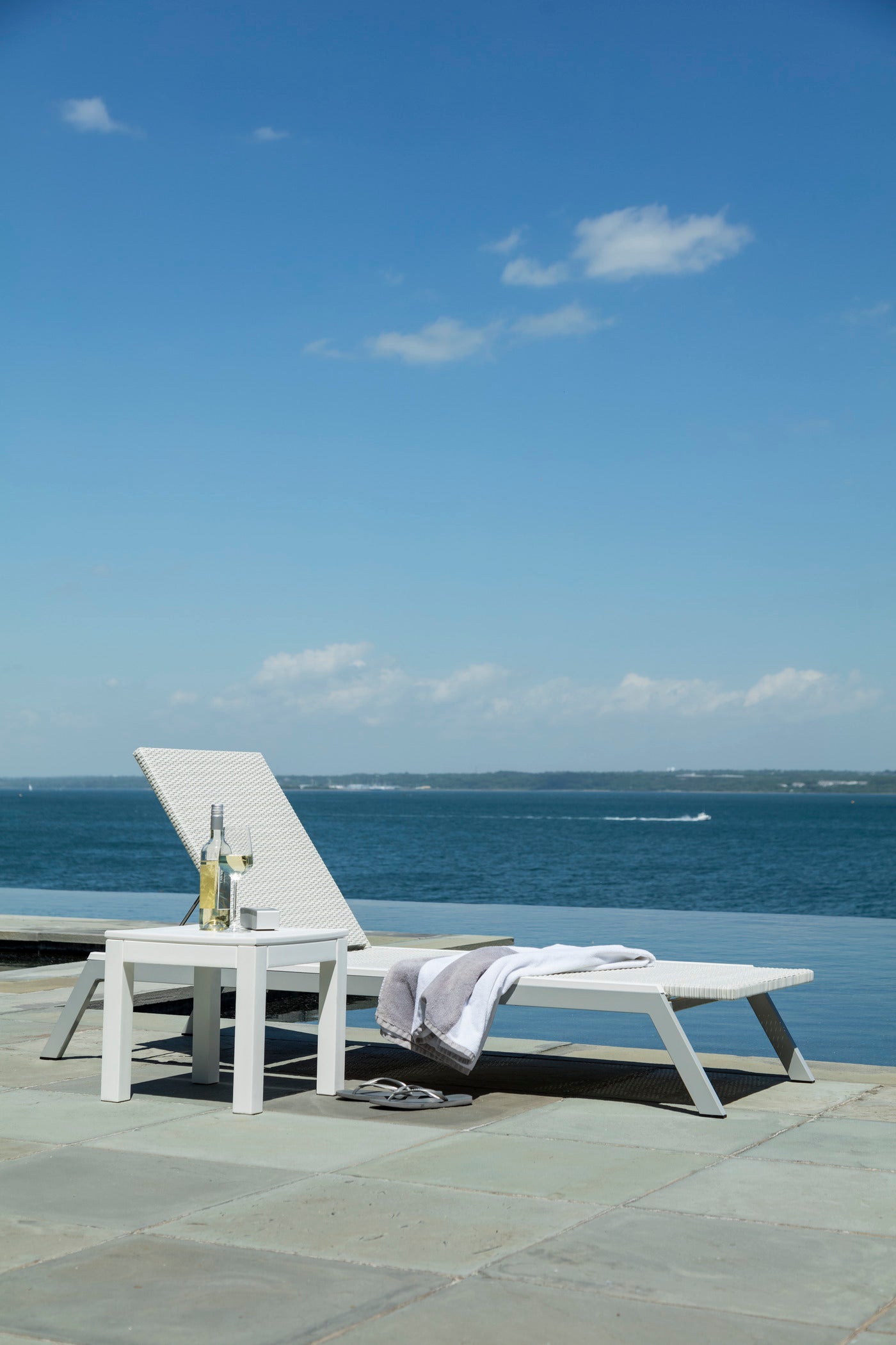 MAD Chaise